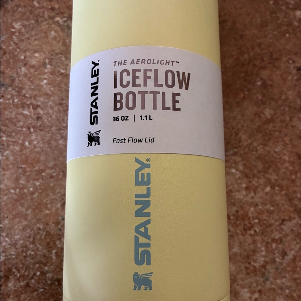 Stanley Aerolight IceFlow Bottle in Light Yellow